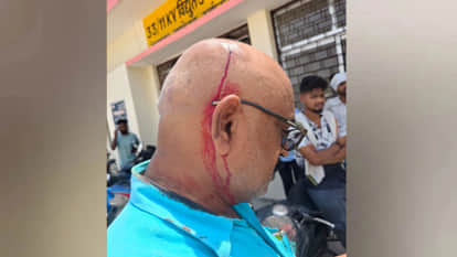 Consumers in Kushinagar rushed to the substation after power supply was disrupted, and youths beat up the JE.