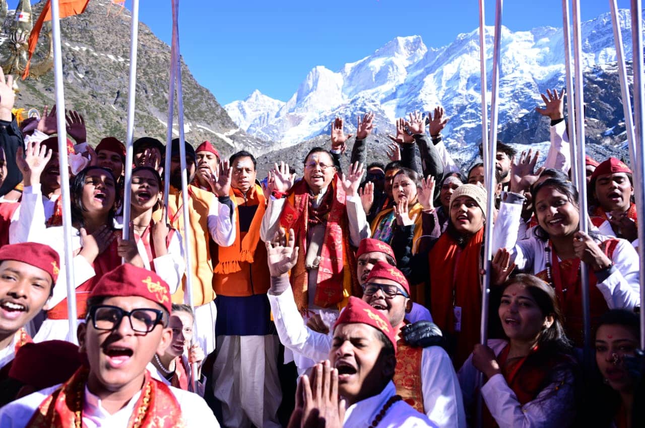 Kedarnath Dham Deluge of Devotion on Day One 38,000 Pilgrims Arrive, Waiting in Line for 12 Hours Photos