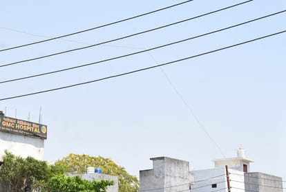 Lucknow: Electricity thieves have destroyed the system, leaving ordinary consumers sleepless.