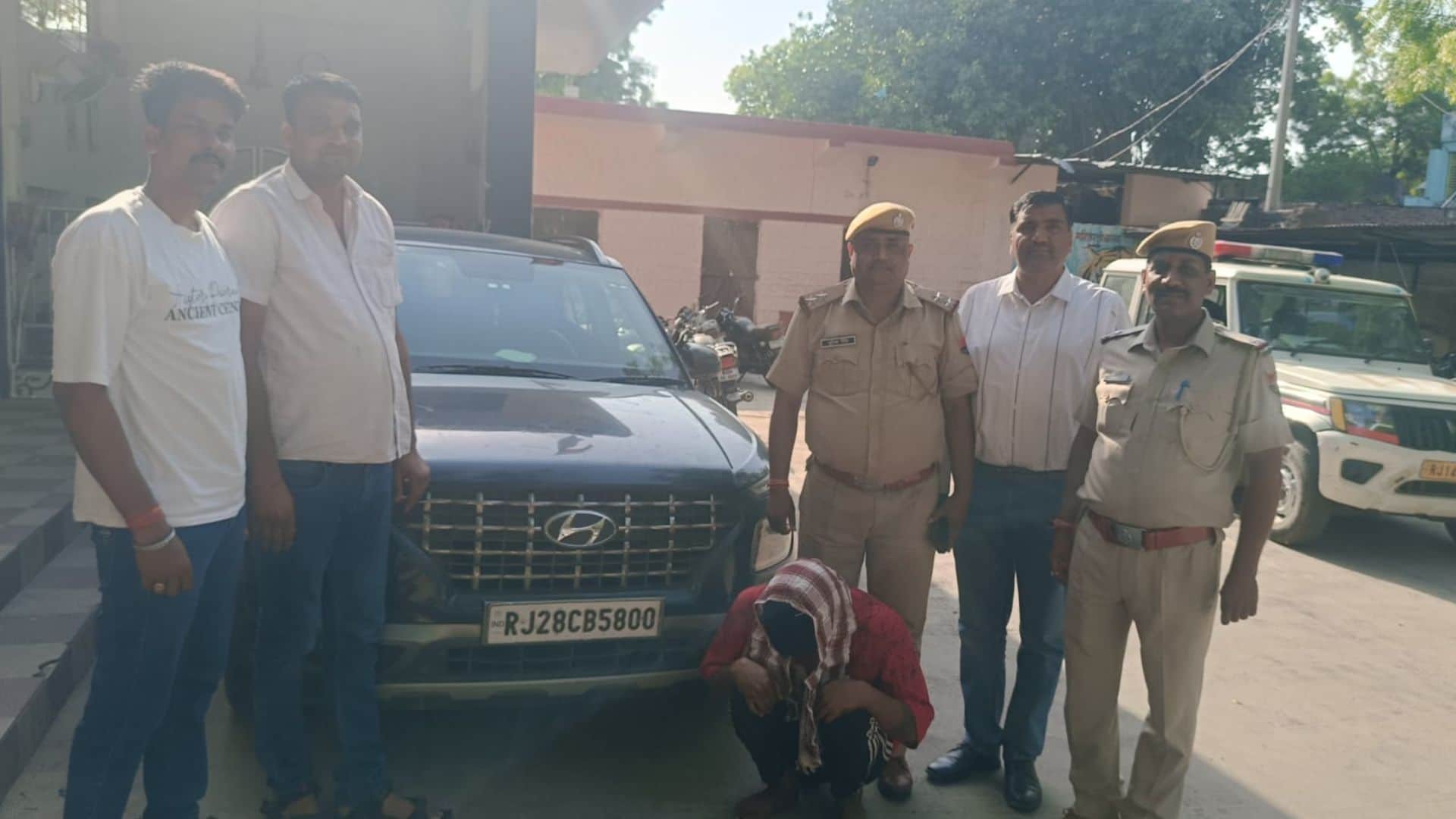 पुलिस गिरफ्त में आरोपी