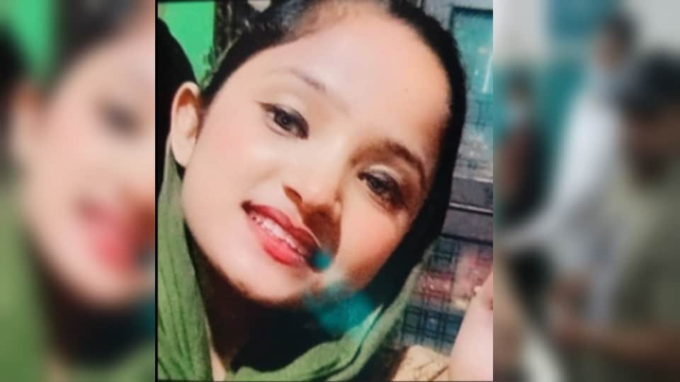 Bijnor: Man Kills Girlfriend After She Refuses Marriage, Stabs Himself in Bijnor