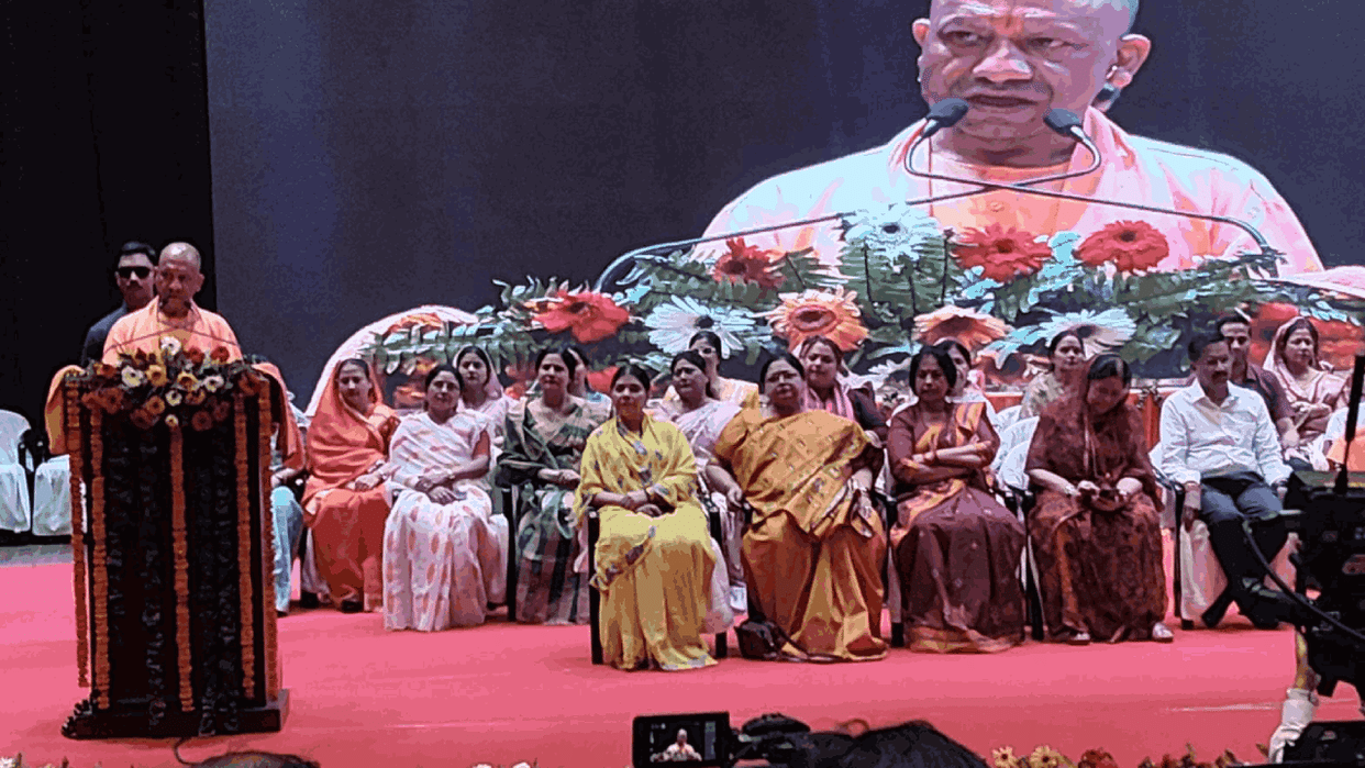 CM Yogi targeted opposition parties  Congress SP TMC addresssing Nari Shakti Vandan Sammelan Gorakhpur