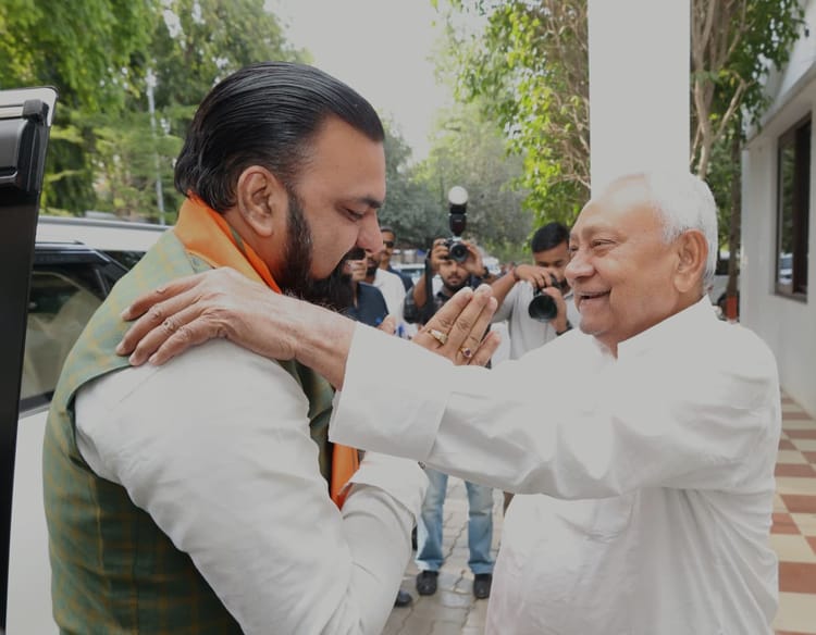 Bihar News: सीएम सम्राट चौधरी ने अपनी पहली कैबिनेट में 22 प्रस्तावों पर लगाई मुहर, जानिए क्या हुआ बैठक में?