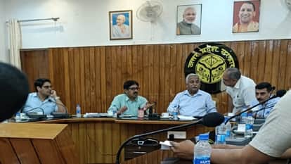 Meerut: CM's advisor Avnish Awasthi met the traders of Central Market, this was the result of the meeting