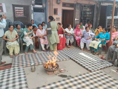 Central Market Protest: Women Perform ‘Tehravi’ of Self-Respect and Trust, Hold Havan Amid Anger