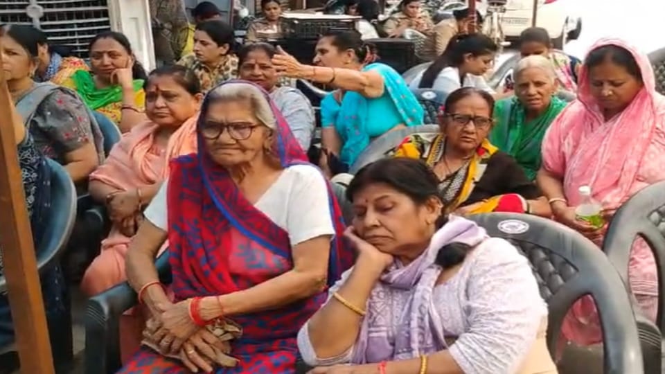 Central Market Protest: Police Hold Closed-Door Talks With Women, Community Kitchen Stopped