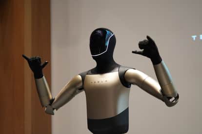 Tesla to Bring Humanoid Robot 'Optimus' to India at the 'Right Time'; Announces at Model Y L Launch