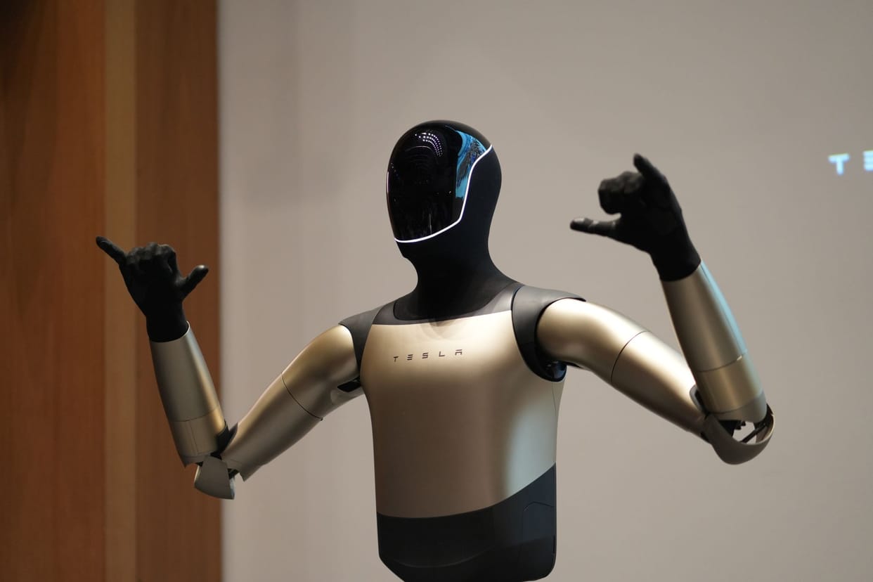 Tesla to Bring Humanoid Robot 'Optimus' to India at the 'Right Time'; Announces at Model Y L Launch