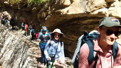 France's First 10-Member Foreign Team Departs for the Gaumukh Trek