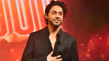 aryan khan viral video enjoying juta churai tradition in his best friend's wedding