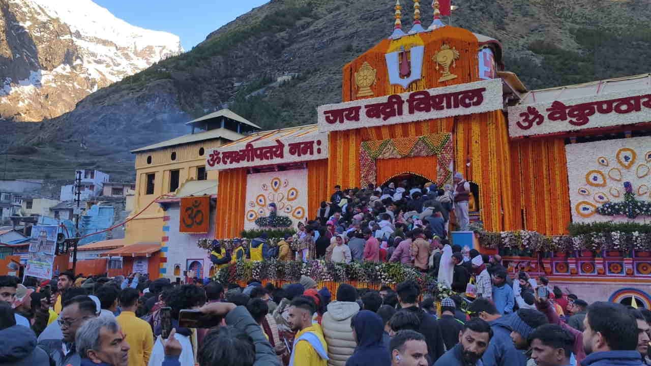 Badrinath Dham temple portals Open idol of Lord Badri Vishal give indications for Great prosperity for India