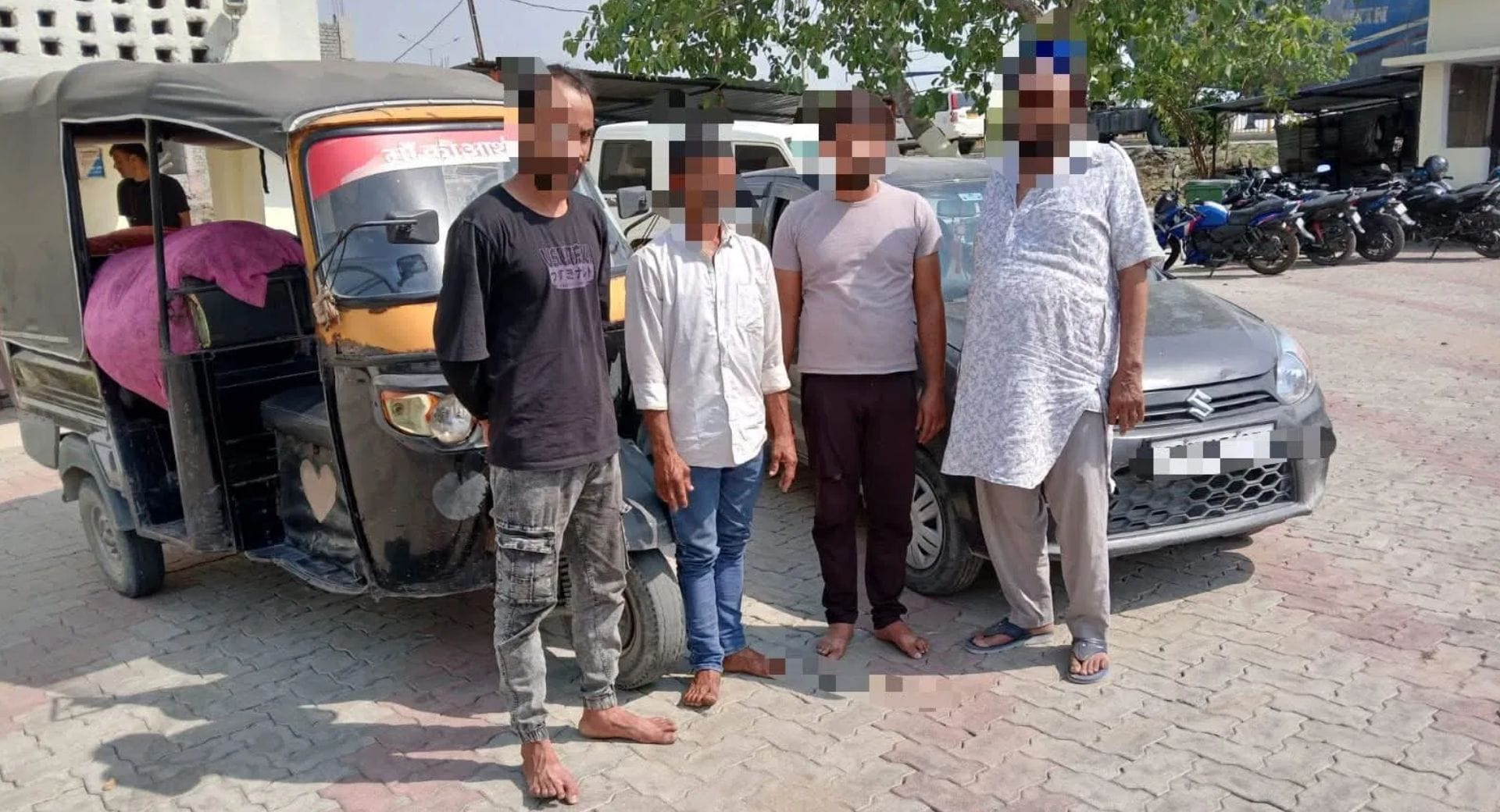 जब्त वाहनों के साथ गिरफ्तार डोडा तस्कर