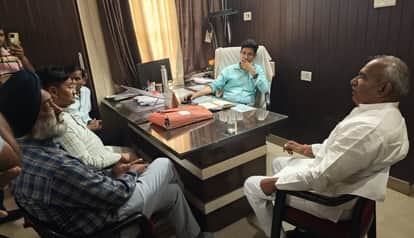 Gadarpur MLA along with his son reached the tehsil in the matter of tribal society's land