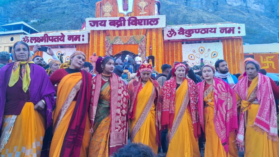 Badrinath Dham temple portals Open idol of Lord Badri Vishal give indications for Great prosperity for India