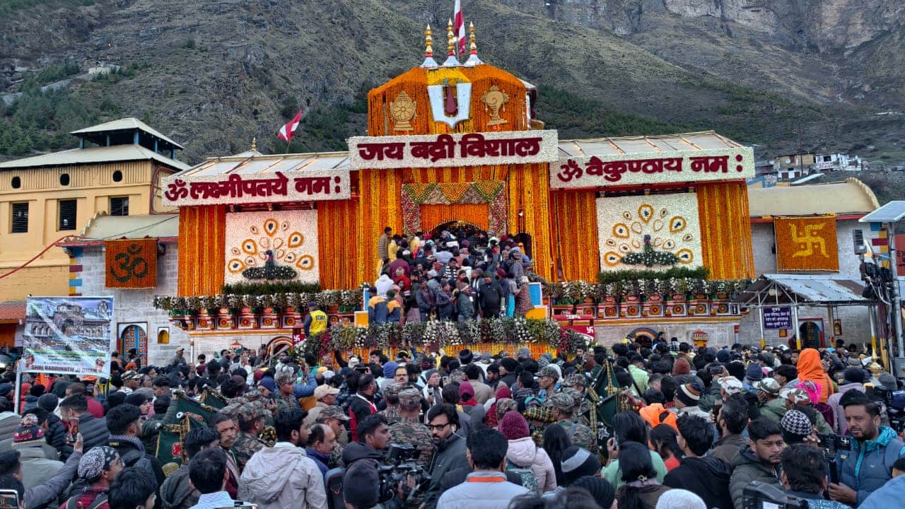 Badrinath Dham temple portals Open idol of Lord Badri Vishal give indications for Great prosperity for India
