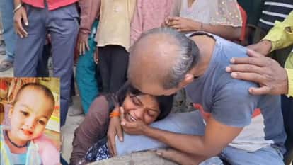 डिंपल की फाइल फोटो और बिलखती मां को समझाता पिता।