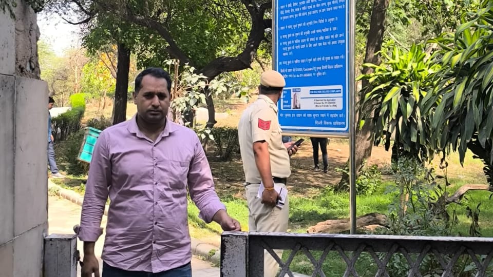 Park Inspection: Aastha Kunj a haunt for drug addicts, 30% of the area in darkness