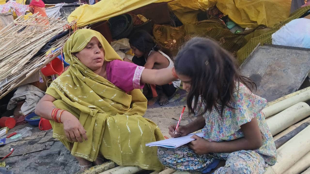 Lucknow: Childhood burnt to ashes in a fire, dreams still alive, innocent girl said- I will study