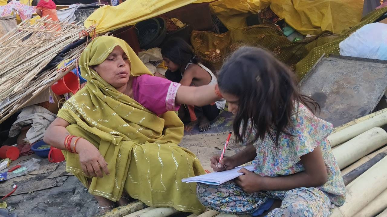 Lucknow: Childhood burnt to ashes in a fire, dreams still alive, innocent girl said- I will study