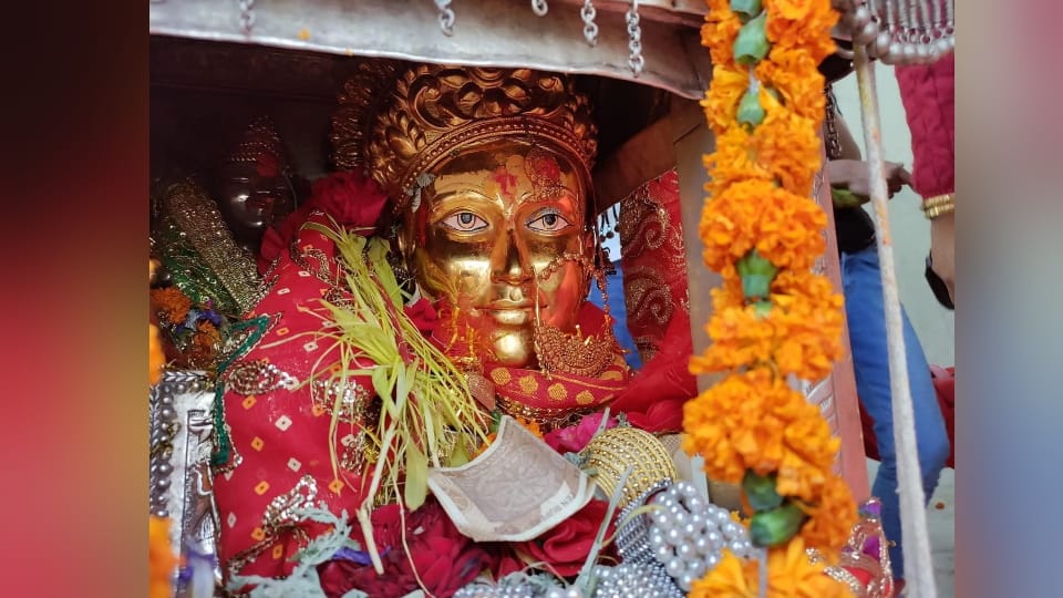 गंगोत्री धाम में मां गंगा की मूर्ति