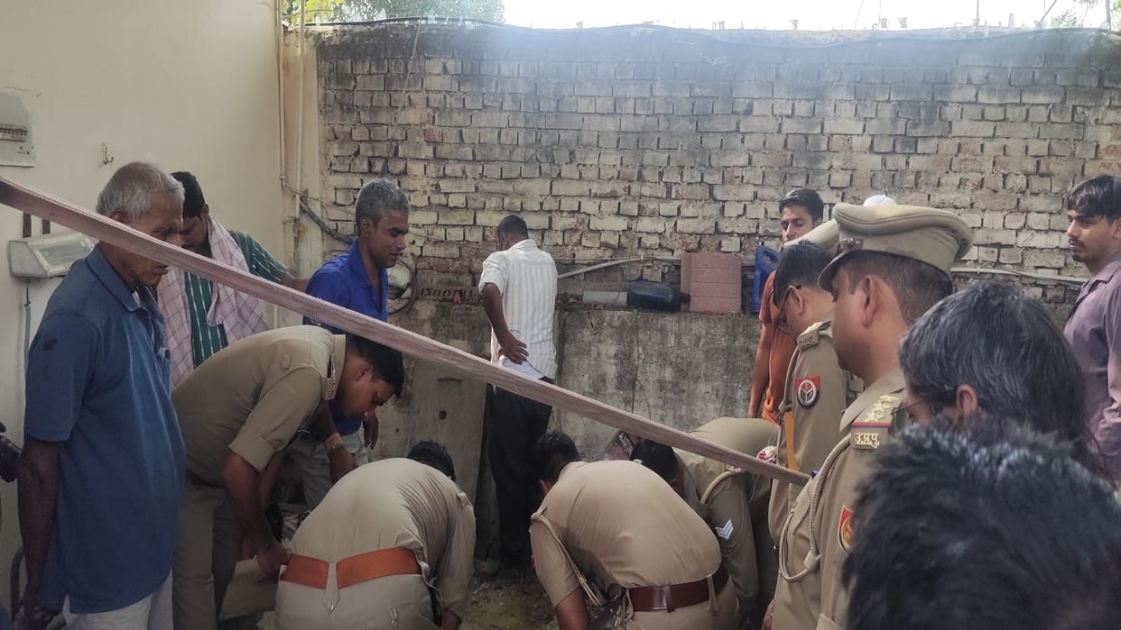 Prayagraj: Upset over not receiving his dues, an elderly man shot himself with his licensed gun.
