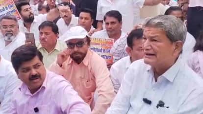 Congress protest demanding implementation of 33% reservation for women in Uttarakhand Legislative Assembly