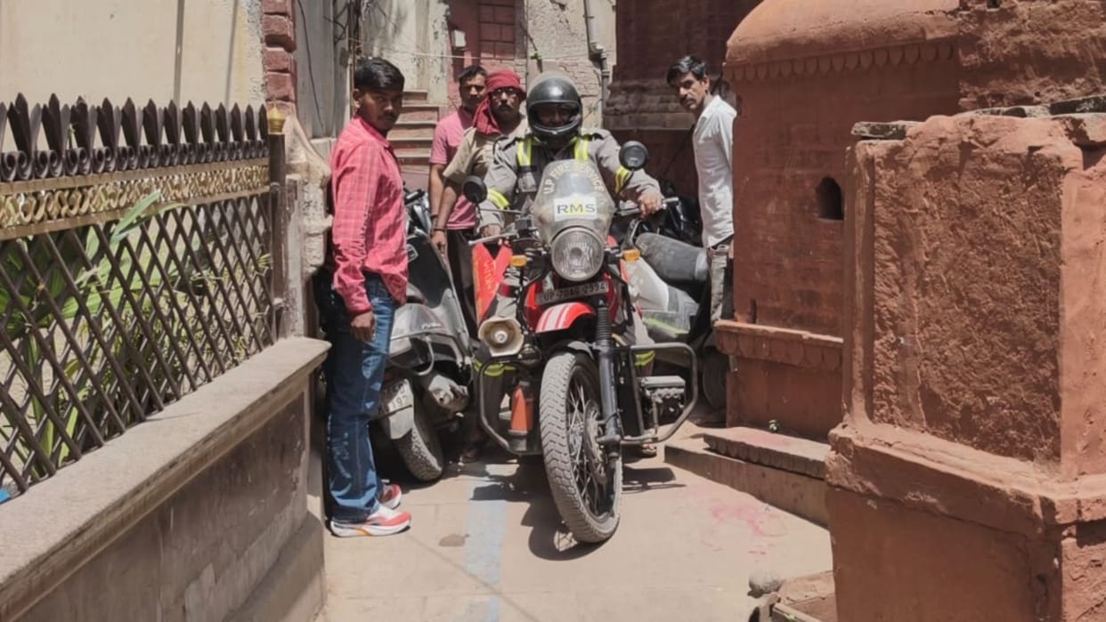 Fire Breaks in Varanasi Due to Puja Camphor People Shout Help from Three-Story Building Fire Brigade Arrives