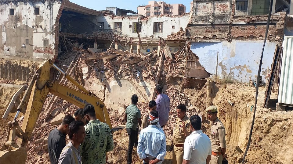 Canara Bank Building Collapses in Belanganj, Employees Escape During Lunch Break