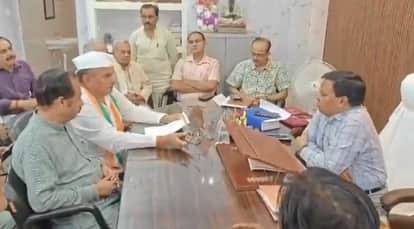 Kanpur Traders Refunds Worth Crores Stuck Congress Stages Protest Over VAT Server Shutdown Submits Memorandum