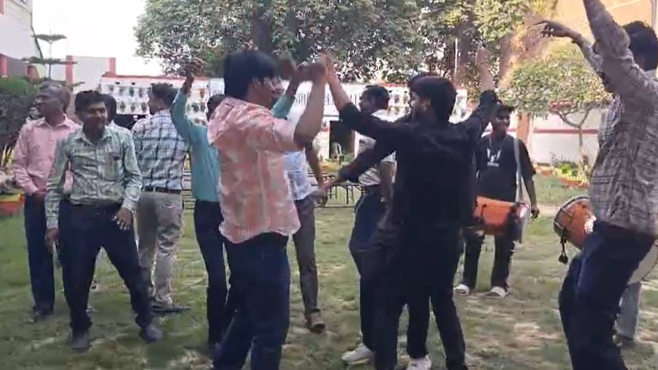UPMSP Result 2026 Encouraged by Sick Mother and Farmer Father Sitapur Kashish Verma Tops Class 10 in UP