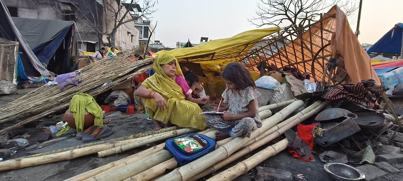 Lucknow: Childhood burnt to ashes in a fire, dreams still alive, innocent girl said- I will study