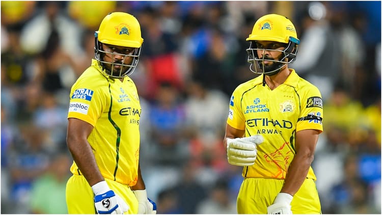 MI vs CSK Live Score: चेन्नई का स्कोर 160 के पार, सैमसन क्रीज पर डटे; कार्तिक भी मौजूद