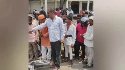 Husband, wife and innocent daughter crushed to death by trailer collision - incident in Maharajganj