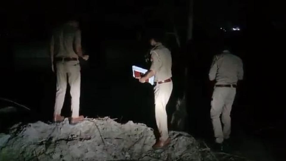 Woman Jumps into Agra Canal in mathura