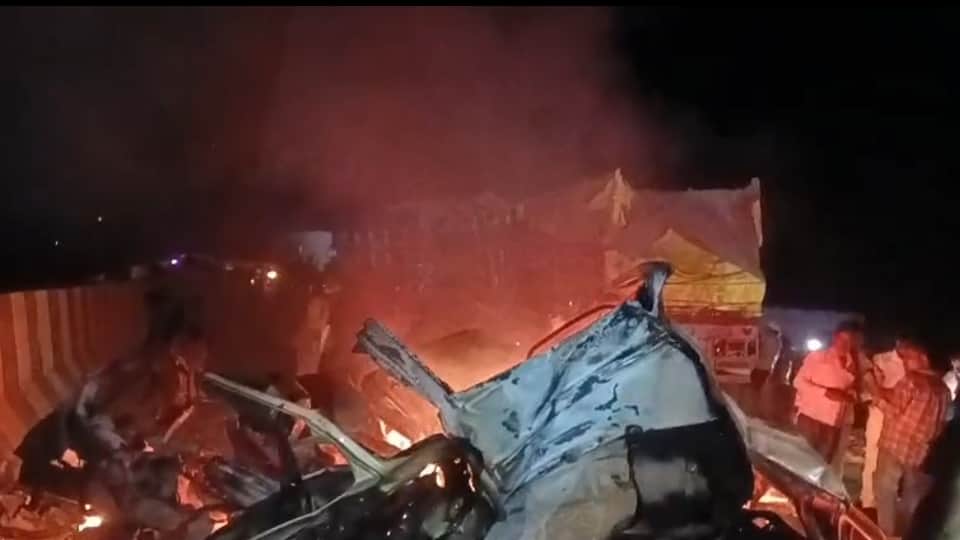 Road Accident in Mirzapur Bolero catches fire after colliding with trailer 11 dead