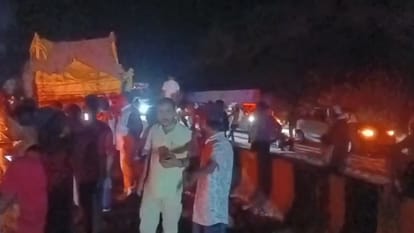 Road Accident in Mirzapur Bolero catches fire after colliding with trailer 11 dead