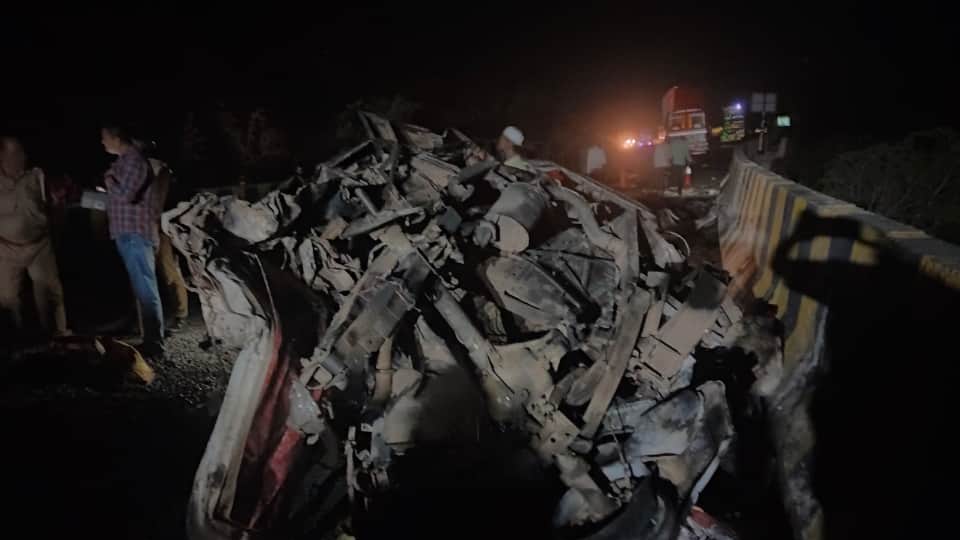 Road Accident in Mirzapur Bolero catches fire after colliding with trailer 11 dead