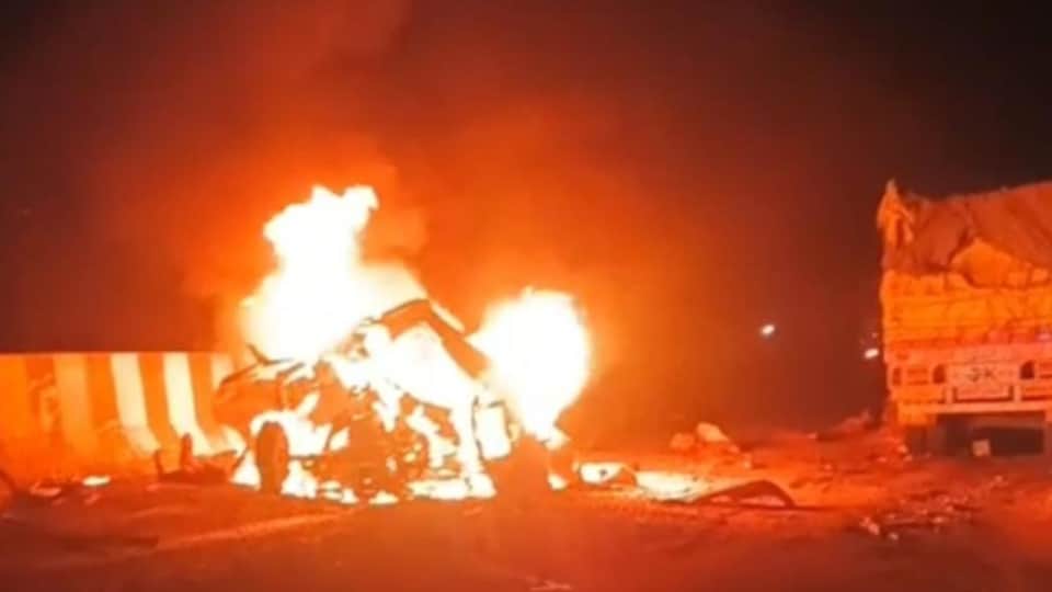 Road Accident in Mirzapur Bolero catches fire after colliding with trailer 11 dead