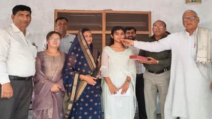UP Board Result: Ayushi topped in 10th class in Saharanpur, fifth place in the state; Bushra topper in 12th