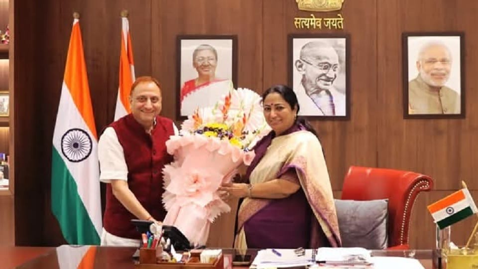 प्रवेश वाही और सीएम रेखा गुप्ता