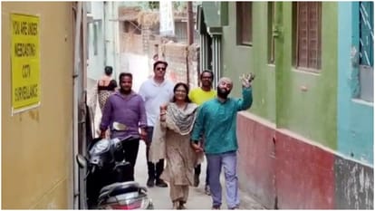 पत्नी के साथ अरिजीत ने किया मतदान