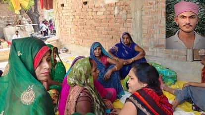 पवन कुमार यादव की फाइल फोटो और बिलखतीं महिलाएं।