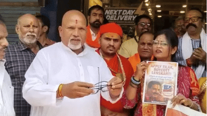 Indore News World Hindu Federation protests against Lenskart dress code policy