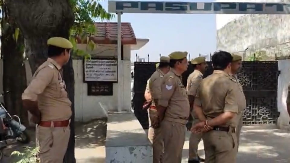 Moradabad: SP Delegation Stopped Before Reaching Thakurdwara; SP MP and MLA Placed Under House Arrest