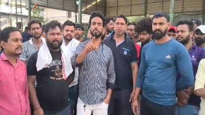 Municipal Corporation employees, angered by the non-payment of salaries, staged a protest