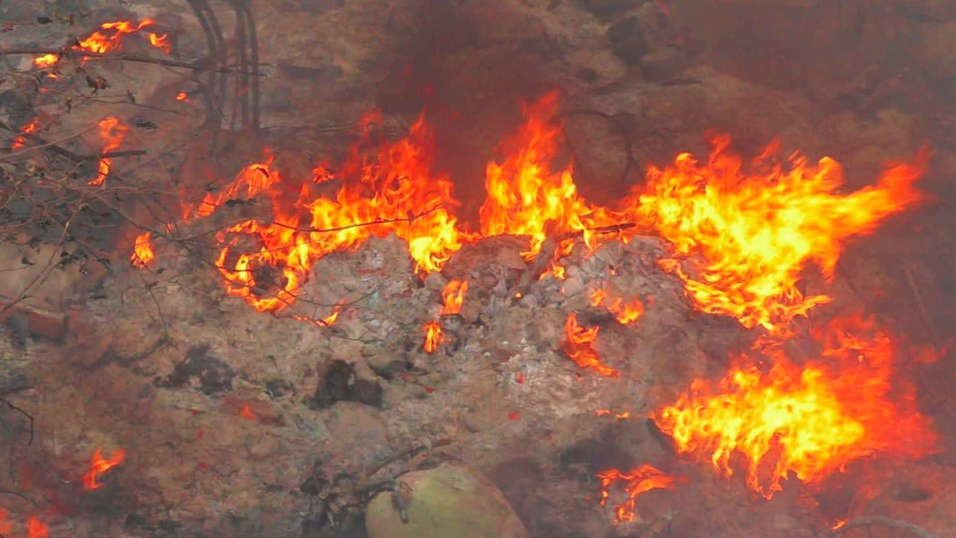 Four Cylinders Explode in Varanasi Settlement Engulfed in Flames 25 Huts Burned Smoke Visible