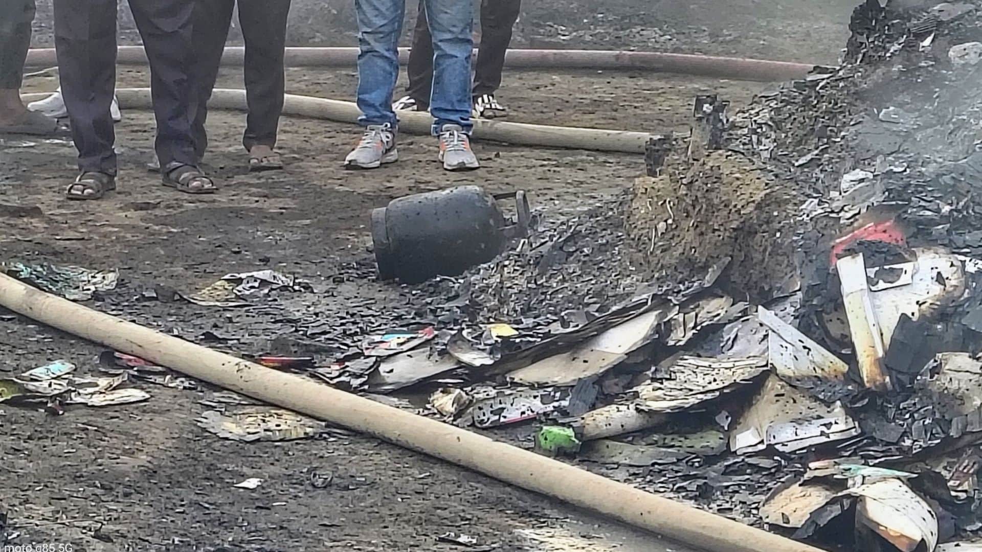 Four Cylinders Explode in Varanasi Settlement Engulfed in Flames 25 Huts Burned Smoke Visible