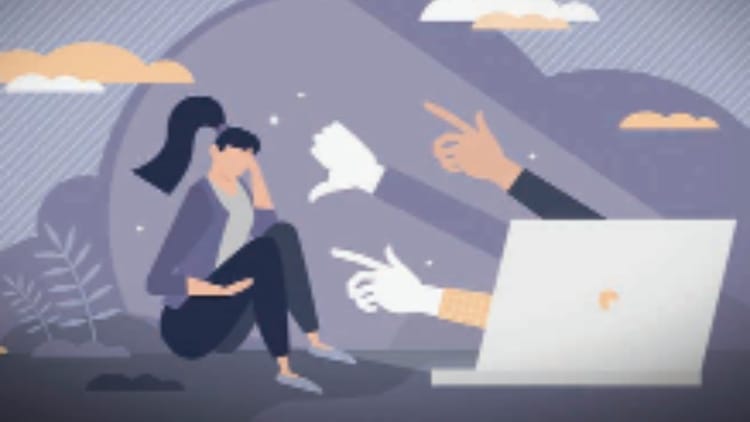 महिलाओं के साथ बढ़ता ऑनलाइन अपराध: रोजाना 370 केस, टॉप पर नकली प्रोफाइल; अश्लील संदेश भी बढ़ा रहे परेशानी