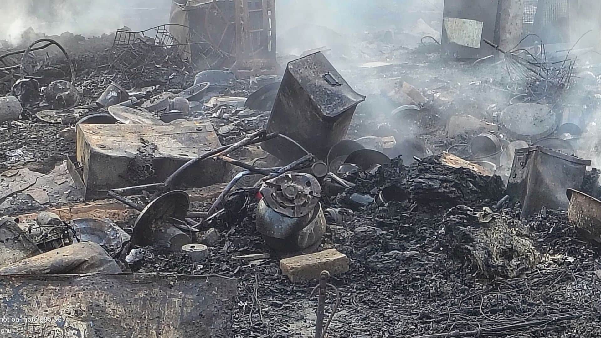 Four Cylinders Explode in Varanasi Settlement Engulfed in Flames 25 Huts Burned Smoke Visible