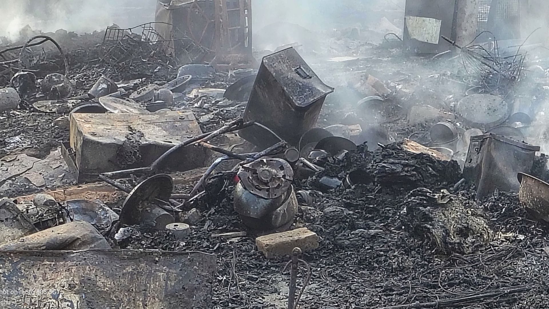 Four Cylinders Explode in Varanasi Settlement Engulfed in Flames 25 Huts Burned Smoke Visible